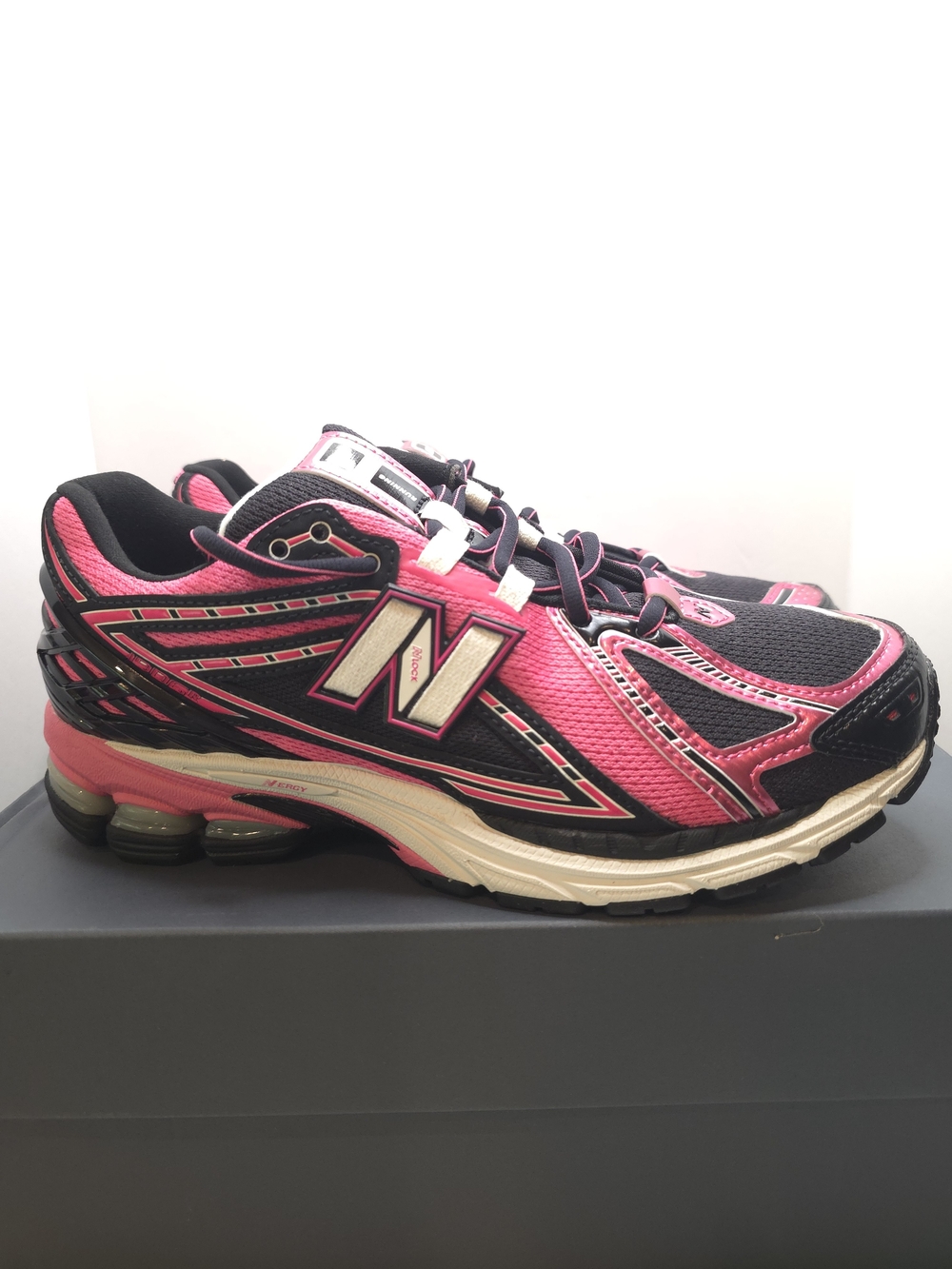 New Balance 1906R Pink Black Silver Womens Size 8.5 Sneakers U1906RMD NEW
